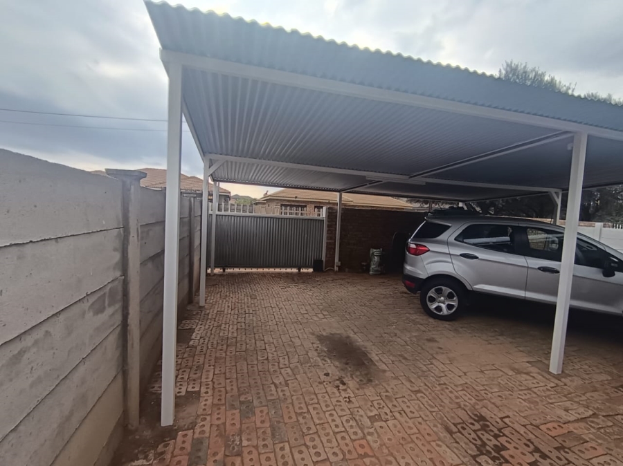 4 Bedroom Property for Sale in Hadison Park Northern Cape